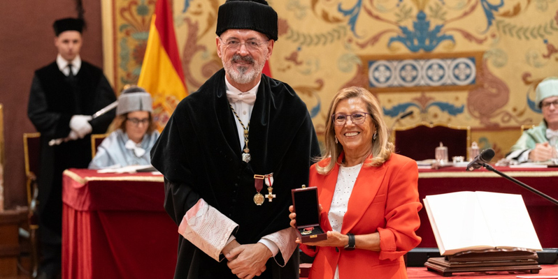 Entrega Medalla de Honor de la UCM a Carmen Martínez, ex-Decana de nuestra Facultad