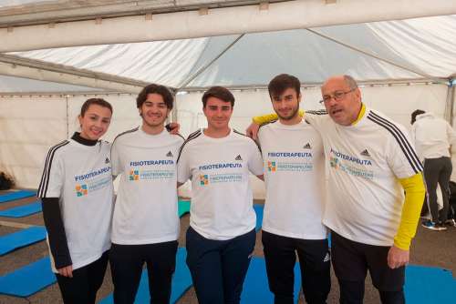 Estudiantes del Grado de Fsioterapia dan apoyo sanitario en la media maratón de Madrid